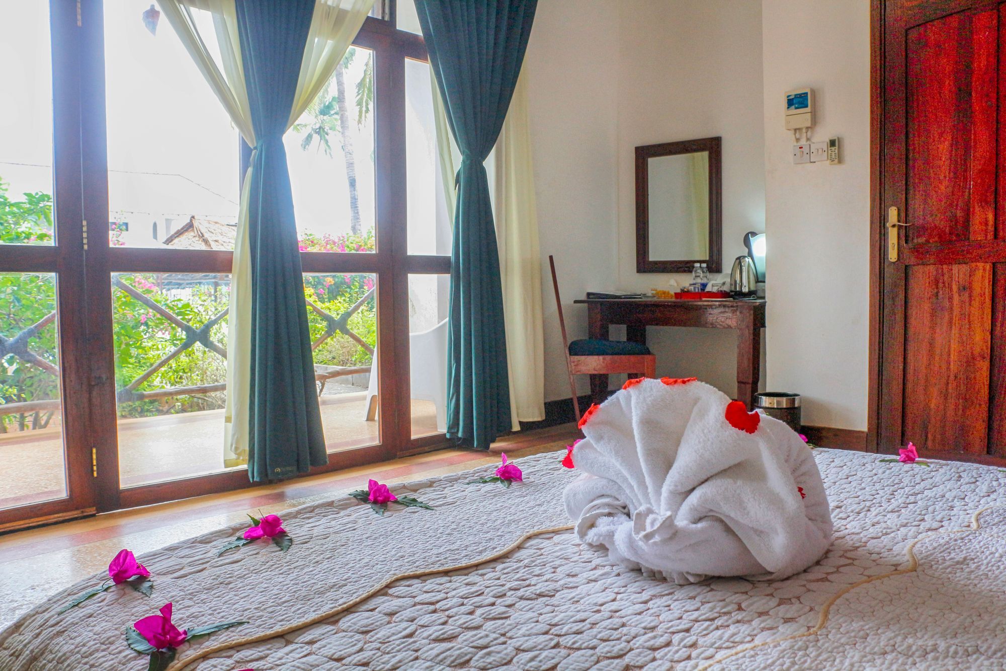 African Sun Sand Sea Beach Resort & Spa Bwejuu Luaran gambar